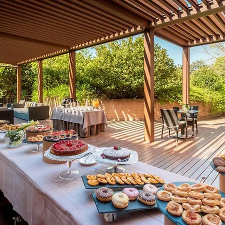 Hotell Savhotel Aemilia 4*