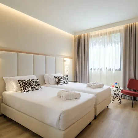 Savhotel Aemilia Hotel 4*
