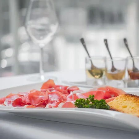 Savhotel Aemilia 4*